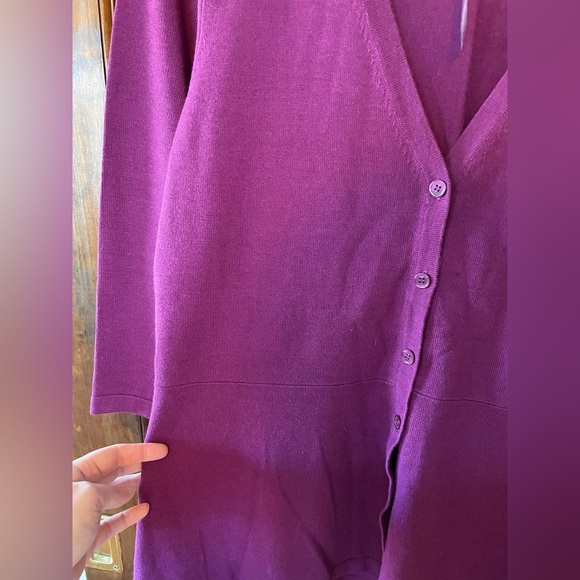 NWT Isaac Mizrahi Live Purple Peplum 3/4 Sleeve V-Neck Buttoned Cardigan… - Picture 4 of 6